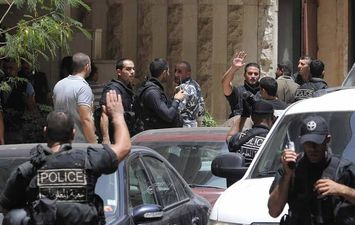 محتجون يقطعون الطرقات في عدد من المناطق في لبنان