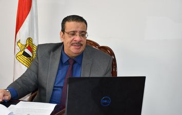 الدكتور أحمد زكي - رئيس جامعة القناة 