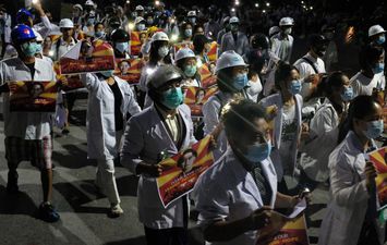 أطباء ميانمار يحتشدون في مظاهرات ضد القمع 