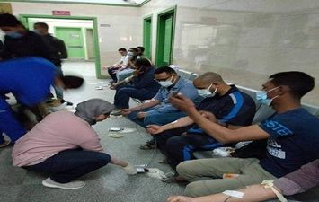 المتبرعين بالدم في حادث قطار سوهاج