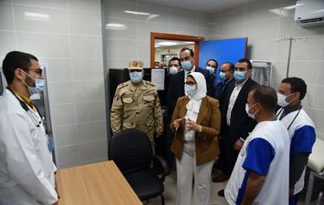 جولة وزيرة الصحة بوحدة طب المراخ بمدينة طابا