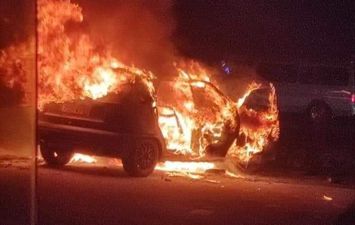 حريق هائل داخل سيارة ملاكى بالإسكندرية 