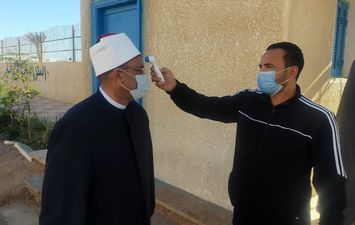 رئيس منطقة جنوب سيناء الأزهرية يتفقد لجان الامتحانات بدهب