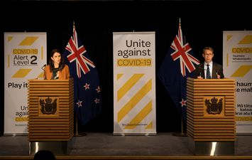 رئيسة نيوزلندا تتعهد بشراء لقاحات فايزر تكفي الشعب كله دفعة واحدة 