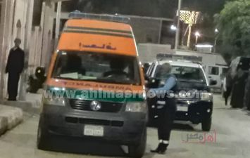 سيارة إسعاف لنقل حالة انتحار بدشنا في قنا