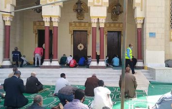 غلق مسجد عمر بن عبدالعزيز ببني سويف أمام المصلين 