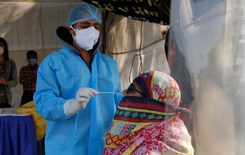 فيروس كورونا يحاصر اكبر ولايات الهند