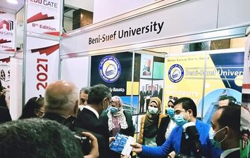 وزير الاتصالات يزور جناح جامعة بنى سويف بمعرض إديوجيت 