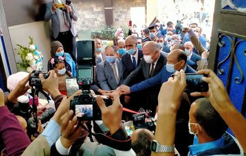 وزير المالية يفتتح مبنى المديرية بعد تطويره في قنا