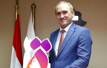 سفير بيلاروسيا بالقاهرة يدعم حملة &quot;التاء المربوطة&quot;