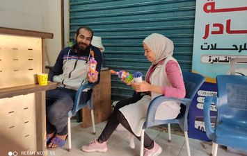 أول لقاء مع شنودة أشهر مسيحي صانع لفوانيس رمضان في قنا