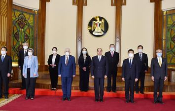 الرئيس السيسي يجتمع بالخبراء اليابانيين المشرفين علي منظومة المدارس المصرية اليابانية