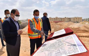 لسيسي يتفقد أعمال تطوير الطرق بشرق القاهرة 