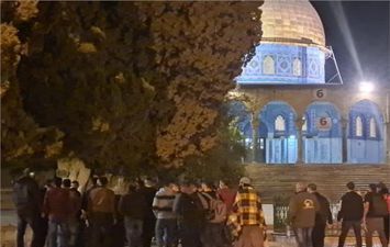الشرطة الإسرائيلية تقتحم المسجد الاقصى