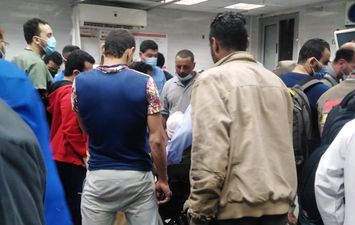 تزاحم أهالي مصابي حادث قطار طوخ على مستشفى بنها الجامعي 2