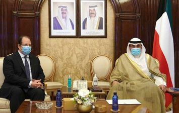 رئيس وزراء الكويت يستقبل الوزير عباس كامل