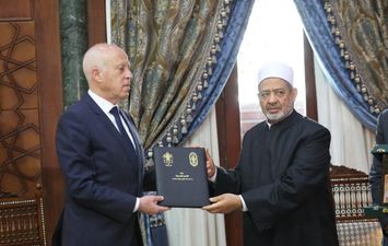 شيخ الأزهر ورئيس تونس