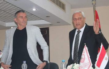 عماد عبدالعزيز و كارتيرون مدرب الزمالك 