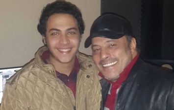 عمرو عبد الجليل وابنه