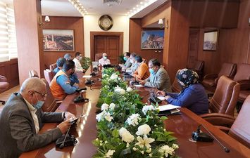 محافظ بورسعيد يعقد إجتماعا مع  لجنة إدارة ازمة كورونا. 