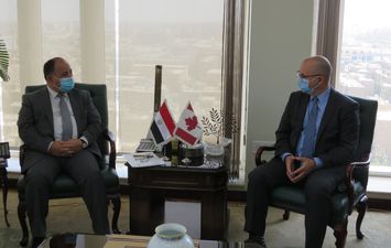 وزير المالية خلال لقائه مع السفير الكندى بالقاهرة 