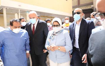 وزيرة الصحة تتفقد مستشفى حميات نجع حمادي