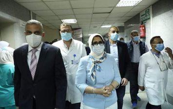 وزيرة الصحة توجه بـ تزويد مستشفى سوهاج التعليمي بـ 100 أسطوانة أكسجين طبي