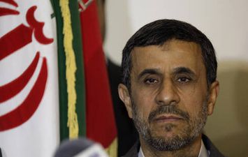 أحمدي نجاد: حمد بن خليفة آل ثاني دفع ملايين الدولارات للإفراج عن أسرى للحرس الثوري الإيراني بسوريا