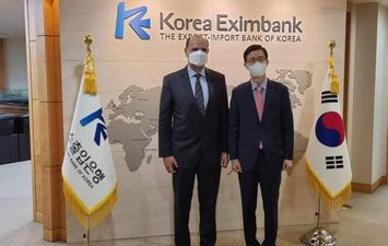 السفير المصري بكوريا الجنوبية يلتقي رئيس بنك التصدير والاستيراد الكوري