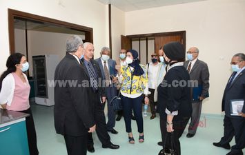 اجتماع  لجنة المختبرات والأجهزة العلمية بمعهد جنوب مصر للأورام بأسيوط