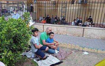 اصطحاب الاطفال للمساجد لاداء صلاة العيد رغم انتشار فيروس كورونا