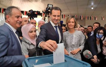 بشار الأسد يدلي بصوته في الانتخابات
