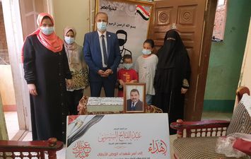 تقديم هدايا الرئيس عبدالفتاح السيسي لأسر شهداء  الأطقم الطبية بمناسبة عيدالفطر المبارك