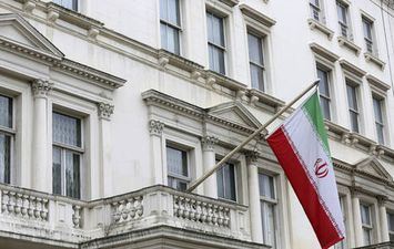 رفع علم الحرس الثوري الإيراني في مظاهرات لندن