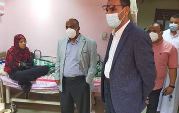 زيارة مصابيين بمستشفي أسوان الجامعى 