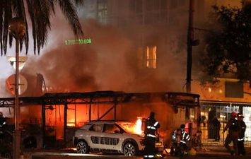   استهداف مبنى ملاصق لمقر السفير القطري وتدميره بالكامل