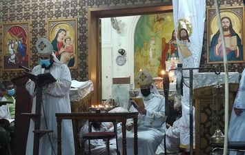 كنيسة العذراء مريم في نجع حمادي تختتم قداس سبت النور