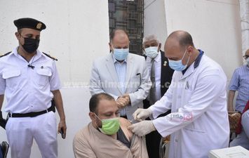 محافظ أسيوط يشهد انطلاق قوافل حزب حماة الوطن لتطعيم كورونا 
