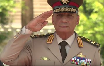 وزير الدفاع يعود إلى أرض الوطن بعد إنتهاء زيارته الرسمية لقبرص