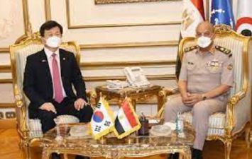 وزير الدفاع يلتقى وزير برنامج إدارة المشتريات الدفاعية لجمهورية كوريا الجنوبية