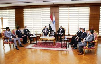  نائب محافظ كفر الشيخ يستعرض مع رئيس الجامعة تحويل مشروعات التخرج لواقع ملموس لخدمة أهالي المحافظة 