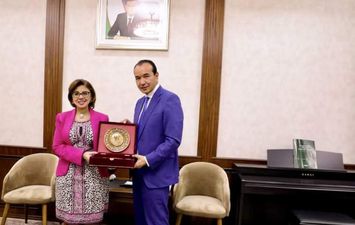 السفيرة المصرية في طشقند تبحث مع وزير الثقافة تعزيز التعاون المُشترك