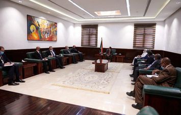 وزيرا &laquo;الخارجية&raquo; و&laquo;الري&raquo; يلتقيان رئيس الوزراء السوداني 