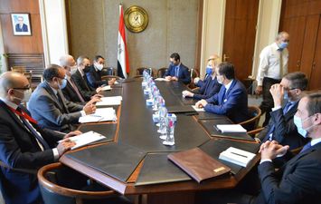 مصر وفرنسا تبحثان التطورات الإيجابية التي شهدتها العلاقات الثنائية بين البلدين 
