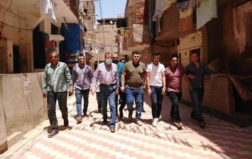 حملات لإزالة الإشغالات ومتابع رصف طرق حى ميت علوان  بمدينة كفر الشيخ 