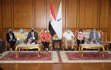 رئيس جامعة كفر الشيخ يستقبل اللجنة العلمية الدائمة للآثار المصرية