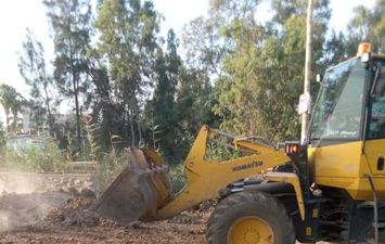 رئيس مركز ومدينة بيلا فى كفر الشيخ يتابع أعمال النظافة وإحلال وتجديد خطوط مياه الشرب 