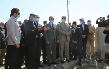 محافظ كفر الشيخ : إدراج مشروعات متعثرة وتسليم مواقع لإقامة مشروعات صرف صحي بقرى الجزيرة الخضراء 