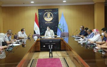 نائب محافظ كفر الشيخ يناقش التطورات الخاصة بالإدارة العامة للتحول الرقمي وقواعد البيانات