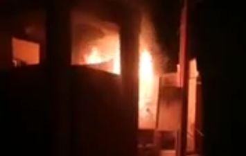 نشوب حريق صخم بمحول كهرباء بقرية البراهمة في قنا 